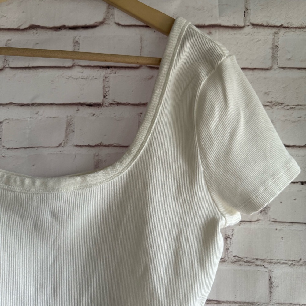 Universal Thread Cream‎ Scoop Neck Crop Top - Picture 2 of 4